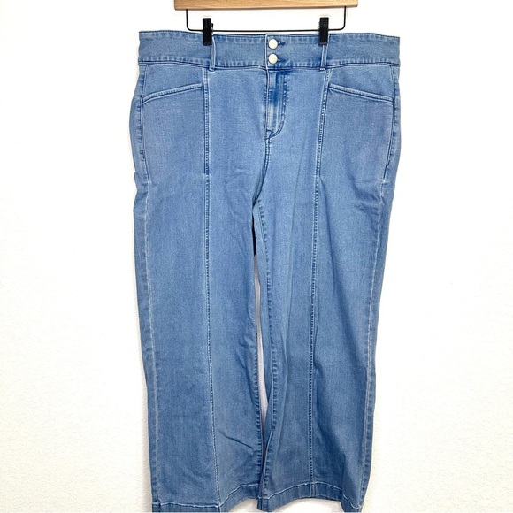 Isaac Mizrahi Live! Women’s Plus Size Light Blue Petite Jeans 18WP Wide Leg - Picture 1 of 8